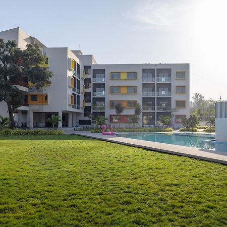 Saavi Suites Daman Exterior photo