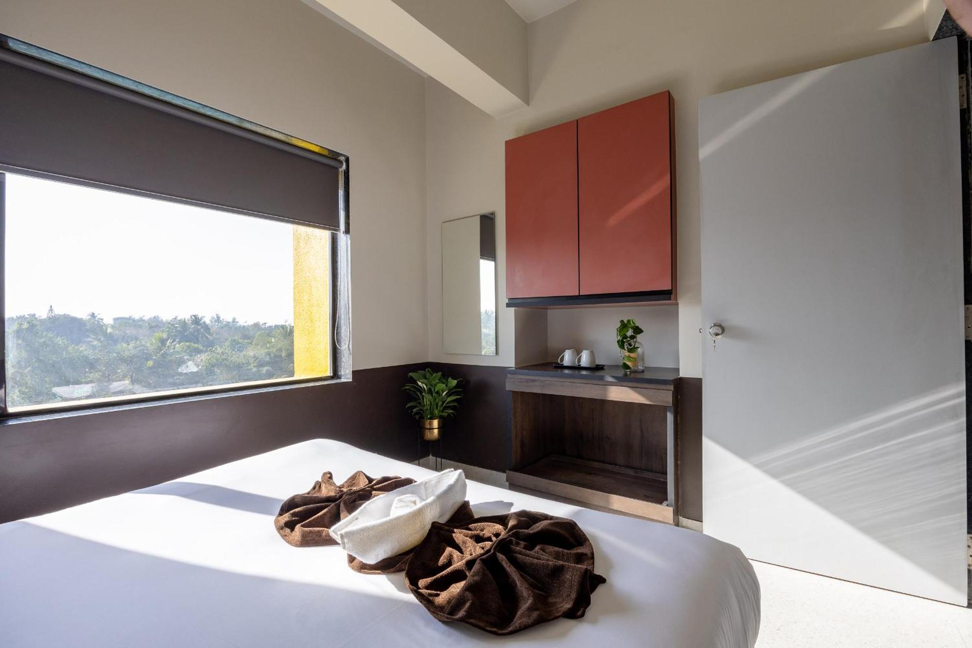 Saavi Suites Daman Exterior photo