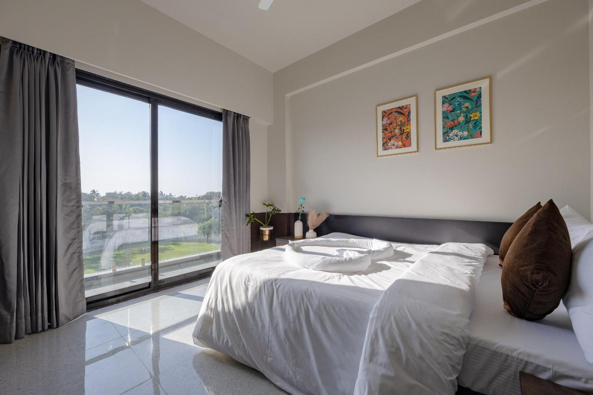 Saavi Suites Daman Exterior photo
