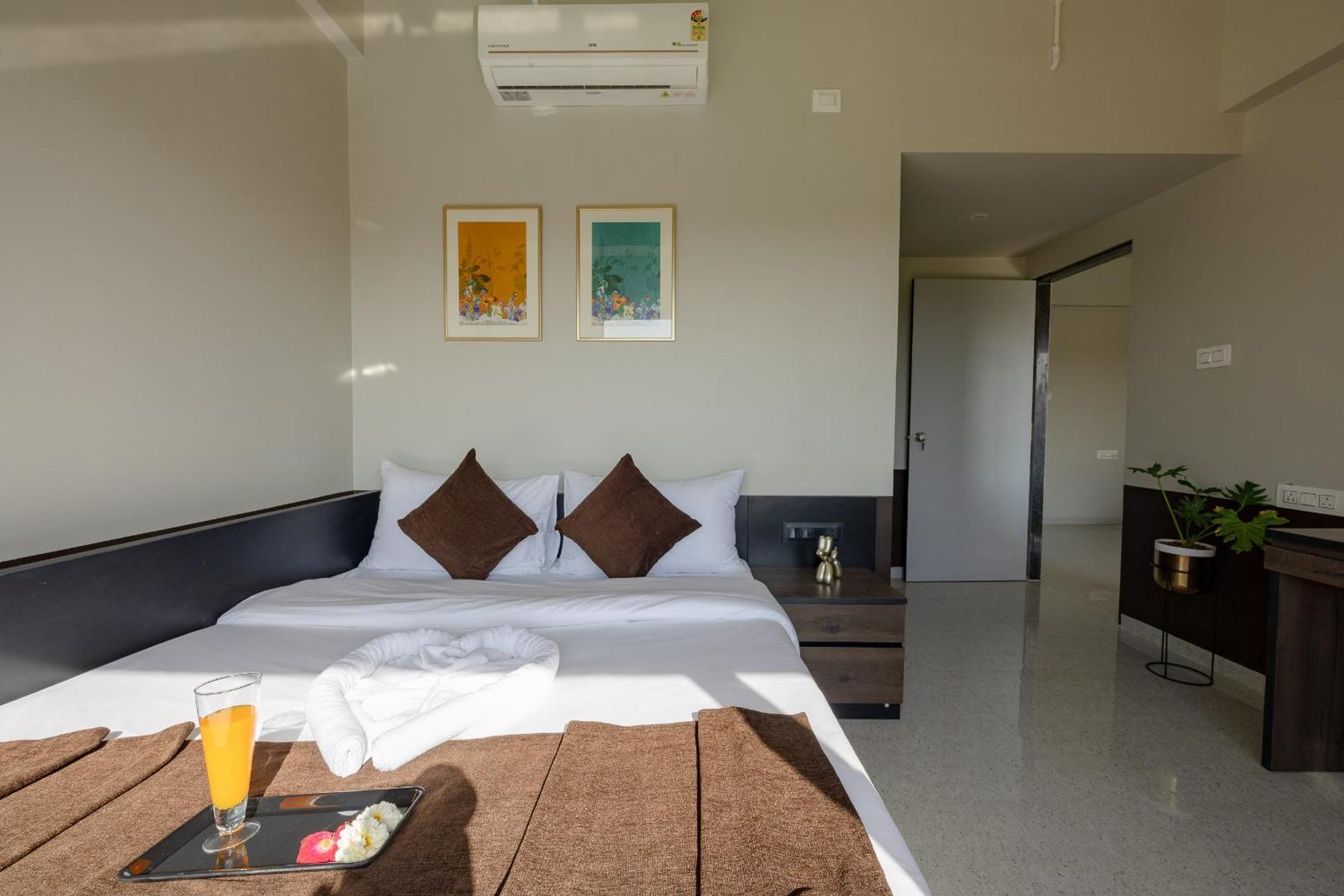 Saavi Suites Daman Exterior photo