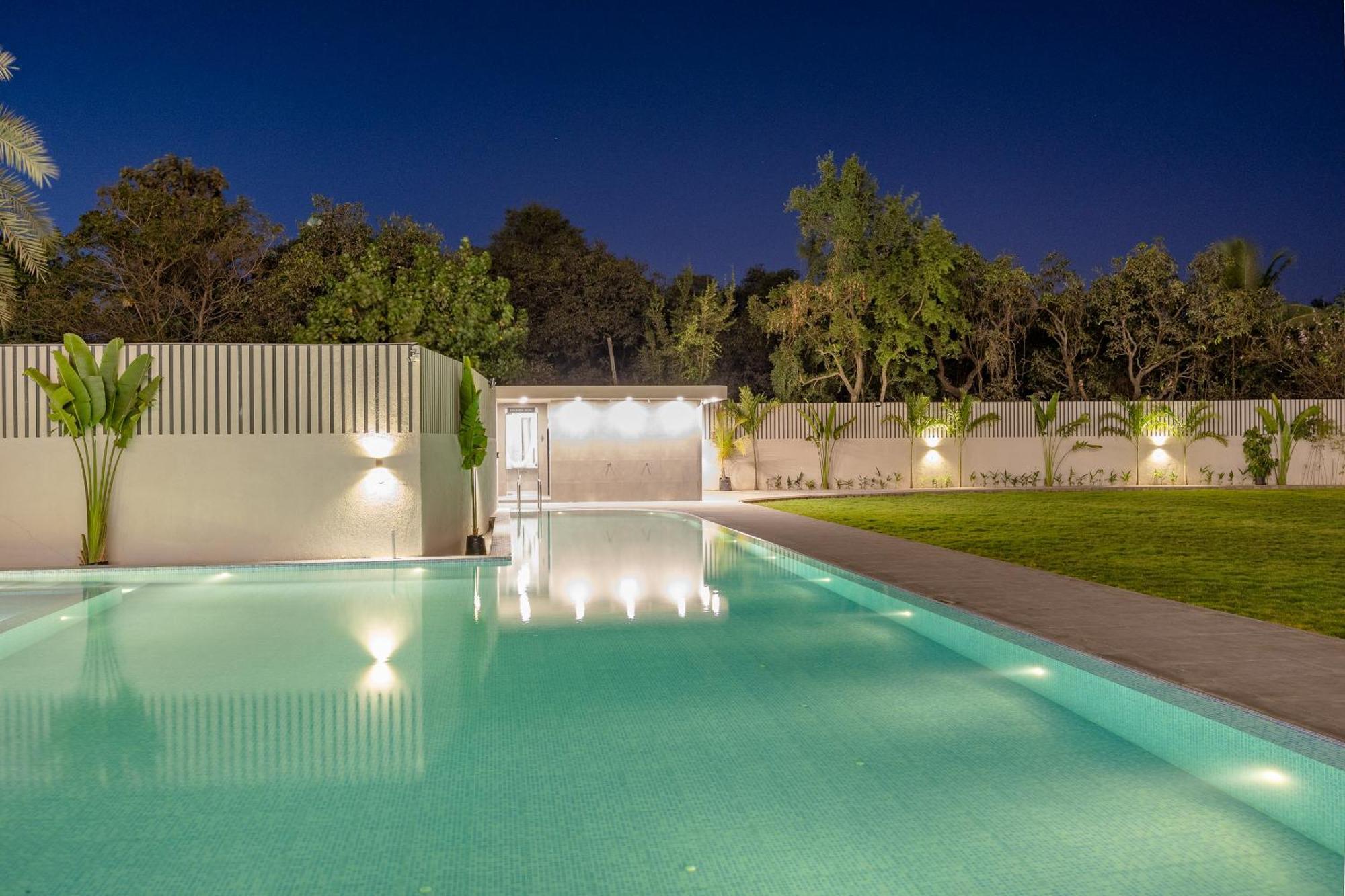 Saavi Suites Daman Exterior photo