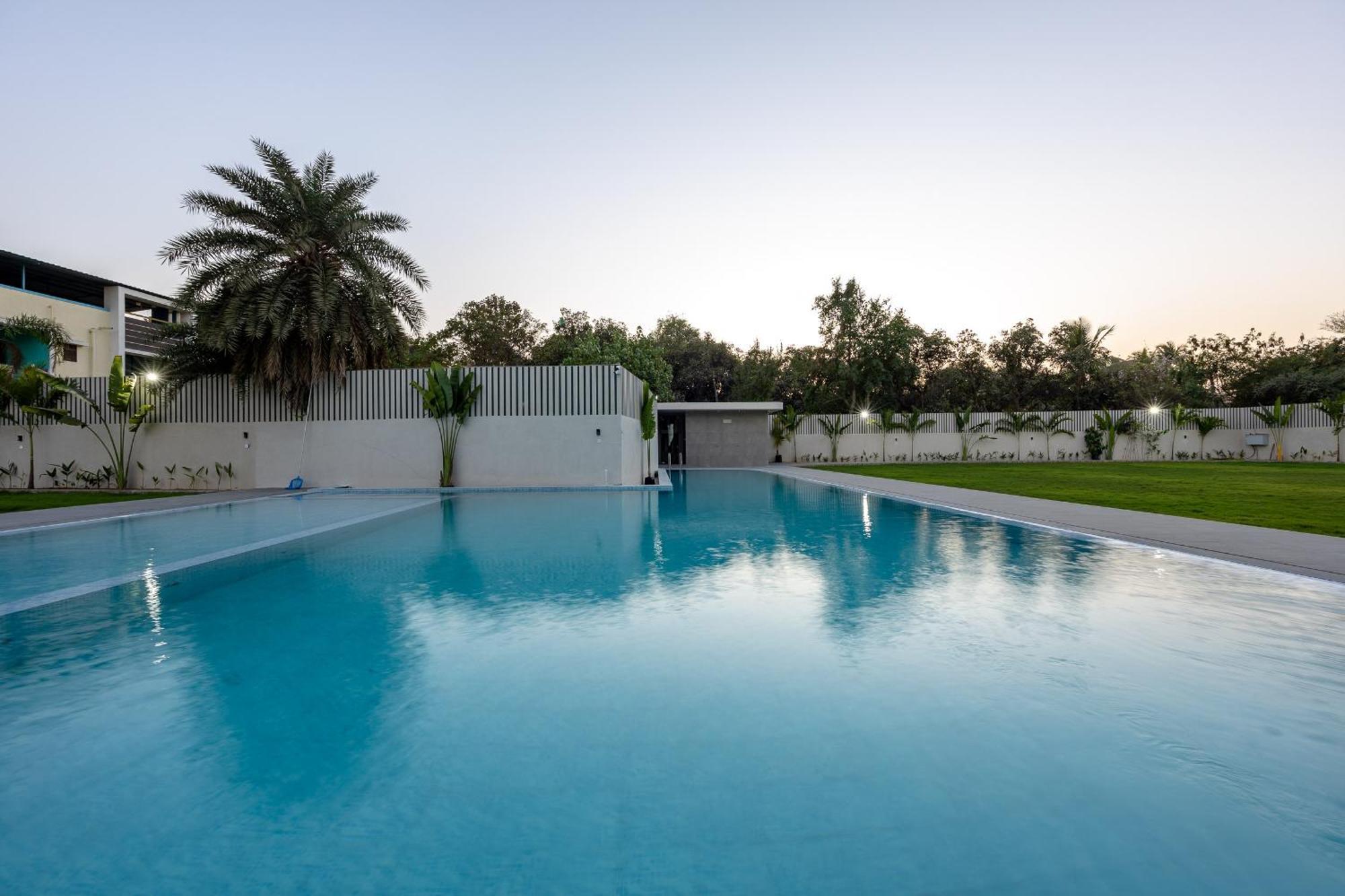 Saavi Suites Daman Exterior photo