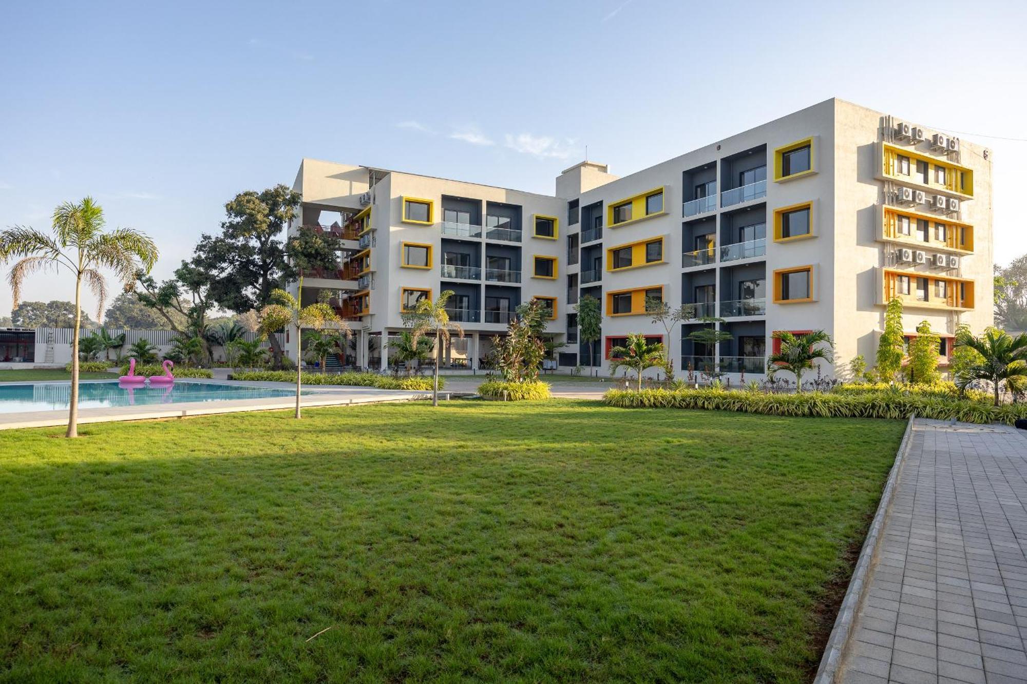 Saavi Suites Daman Exterior photo